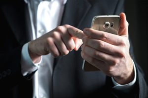AI tworzy nagie deepfake’i za grosze – rosyjska sieć zarabia na aplikacji miliony