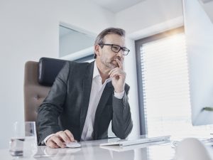 Badanie Veeam: AI Act i NIS2 zwiększają presję na kadrę zarządzającą