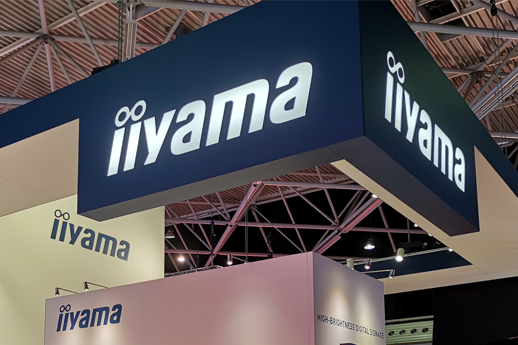 ISE 2026: iiyama stawia na ekrany o jasności 4000 nitów i bezpieczne rozwiązania bez systemu Android