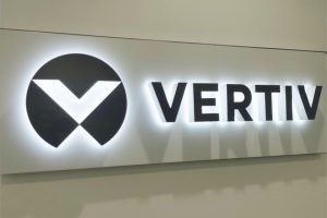 Vertiv planuje przejęcie za miliard dolarów, aby wzmocnić swoją pozycję na dynamicznie rosnącym rynku chłodzenia cieczą dla infrastruktury AI.