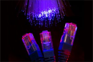 Verizon i Corning rozwijają infrastrukturę światłowodową dla AI i szerokopasmowego internetu