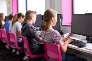 Ministerstwo Cyfryzacji uruchomiło przetarg na laptopy i tablety dla szkół o wartości 1,41 mld zł netto