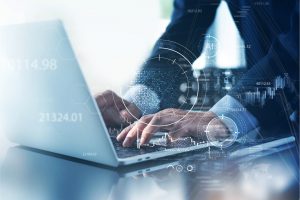 Raport Polcom „Barometr cyfrowej transformacji polskiego biznesu 2025-2026” opowiada czy i dlaczego budżety technologiczne rosną w trakcie realizacji projektów