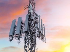 AT&T i T-Mobile zwiększają nakłady na ochronę sieci przed zagrożeniami związanymi ze sztuczną inteligencją