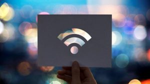 Pułapki bezpłatnego Internetu. Aż 67% polskich turystów wybiera publiczne Wi-Fi