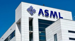 ASML podnosi prognozę na 2026 rok. Popyt na układy AI napędza zamówienia
