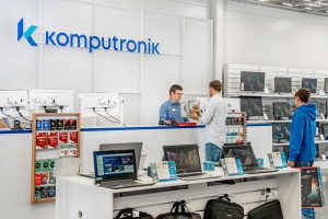Komputronik poprawia rentowność i wraca operacyjnie na plus
