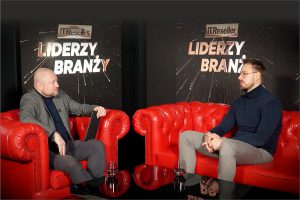 IT Reseller TV „Liderzy Branży” – „Mamy komplementarną ofertę rozwiązań retailowych” wskazuje Jędrzej Filipowski z firmy Hikvision