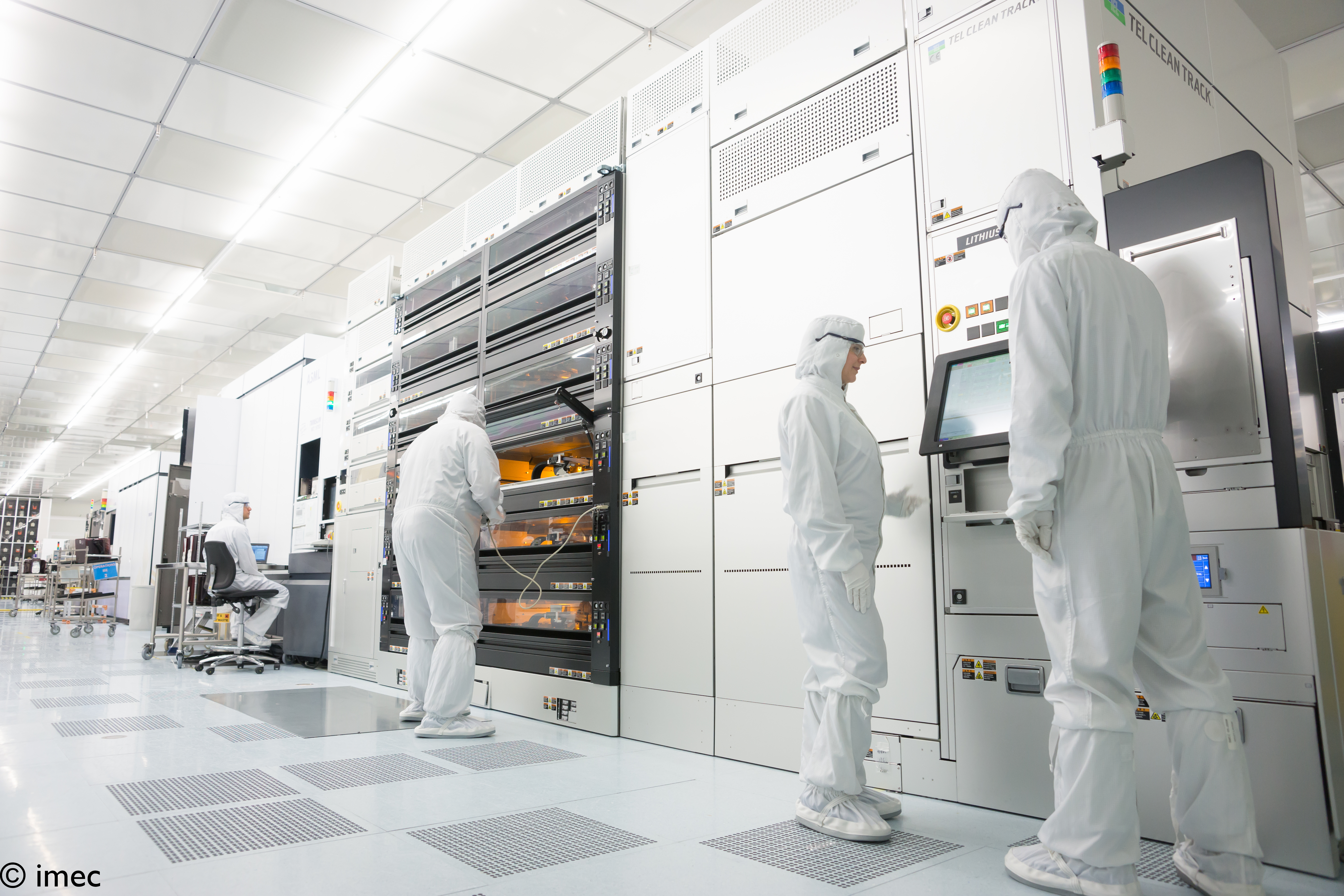 Wyścig o clean roomy. Giganci z branży półprzewodników wykupują dawne zakłady LCD