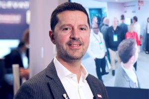 ISE 2025 „Prezentujemy najnowsze innowacje przyspieszające cyfrową i nowoczesną transformację miejsc pracy” – podkreślił Andrea Recupero, Director EMEA Smart Collaboration Lenovo