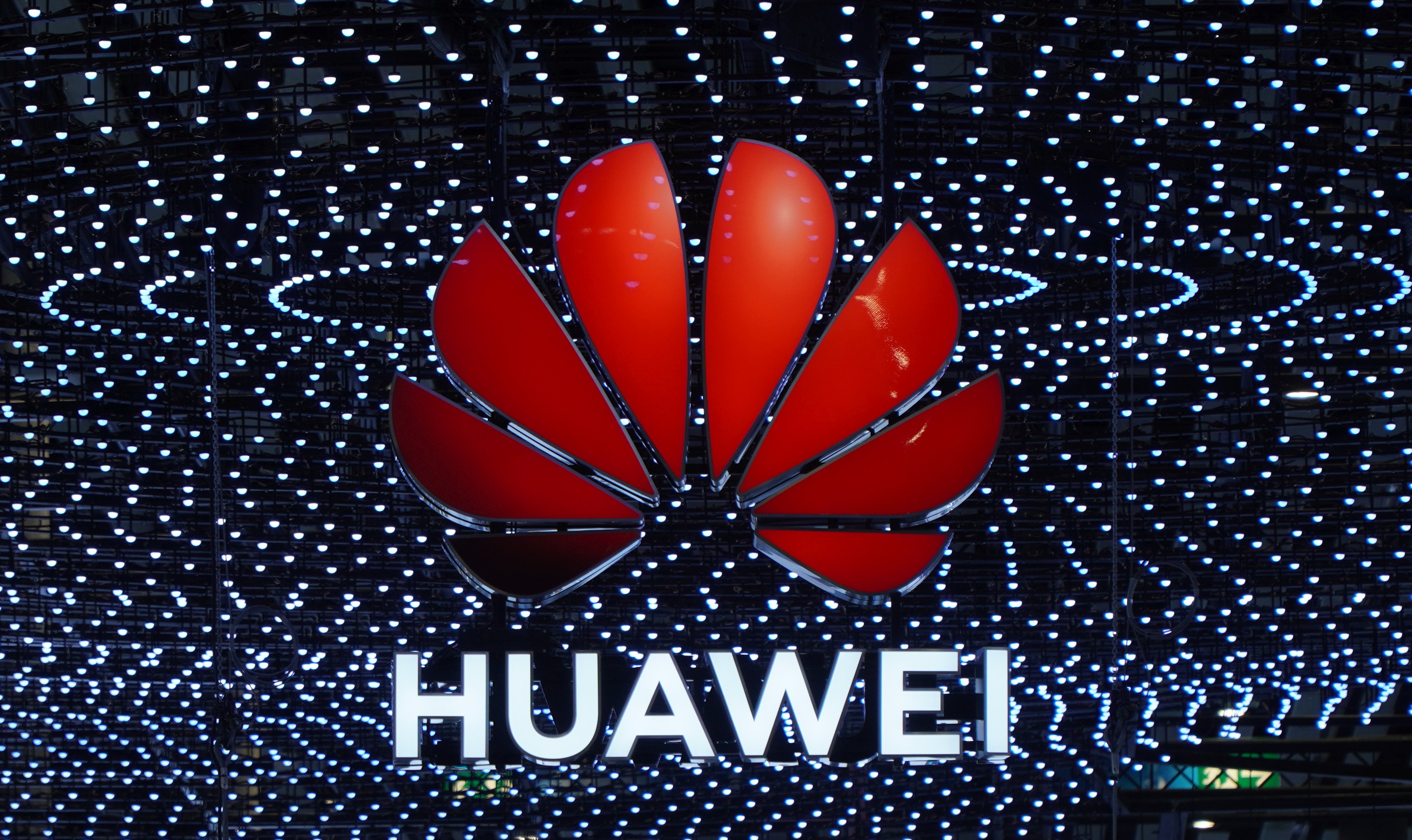 Szybkie ładowanie samochodów od Huawei – firma zaprezentowała nowe systemy ładowania