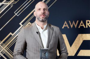 AVDS Awards 2025 „Metro stało się nowoczesną platformą reklamową (…) Projekt jest dla mnie bardzo ważny, ponieważ jest to jeden z tych projektów, które były niezwykle skomplikowane i wymagające” – z dumą przyznał Mateusz Sepioło odbierając nagrodę w kategorii „Wdrożenie roku” dla SOLIX
