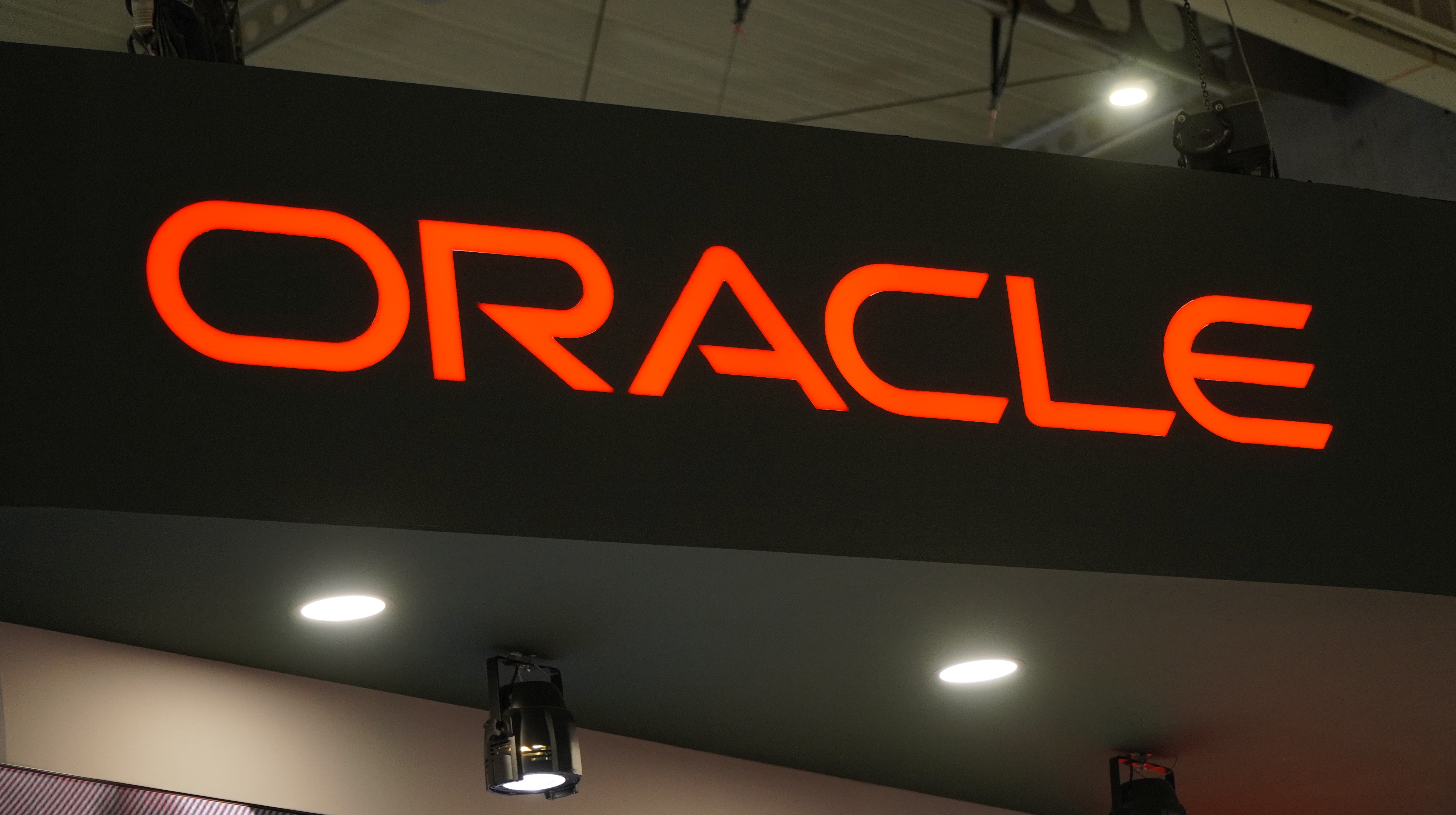 Oracle zwalnia tysiące pracowników. Firma szuka miliardów na centra danych AI