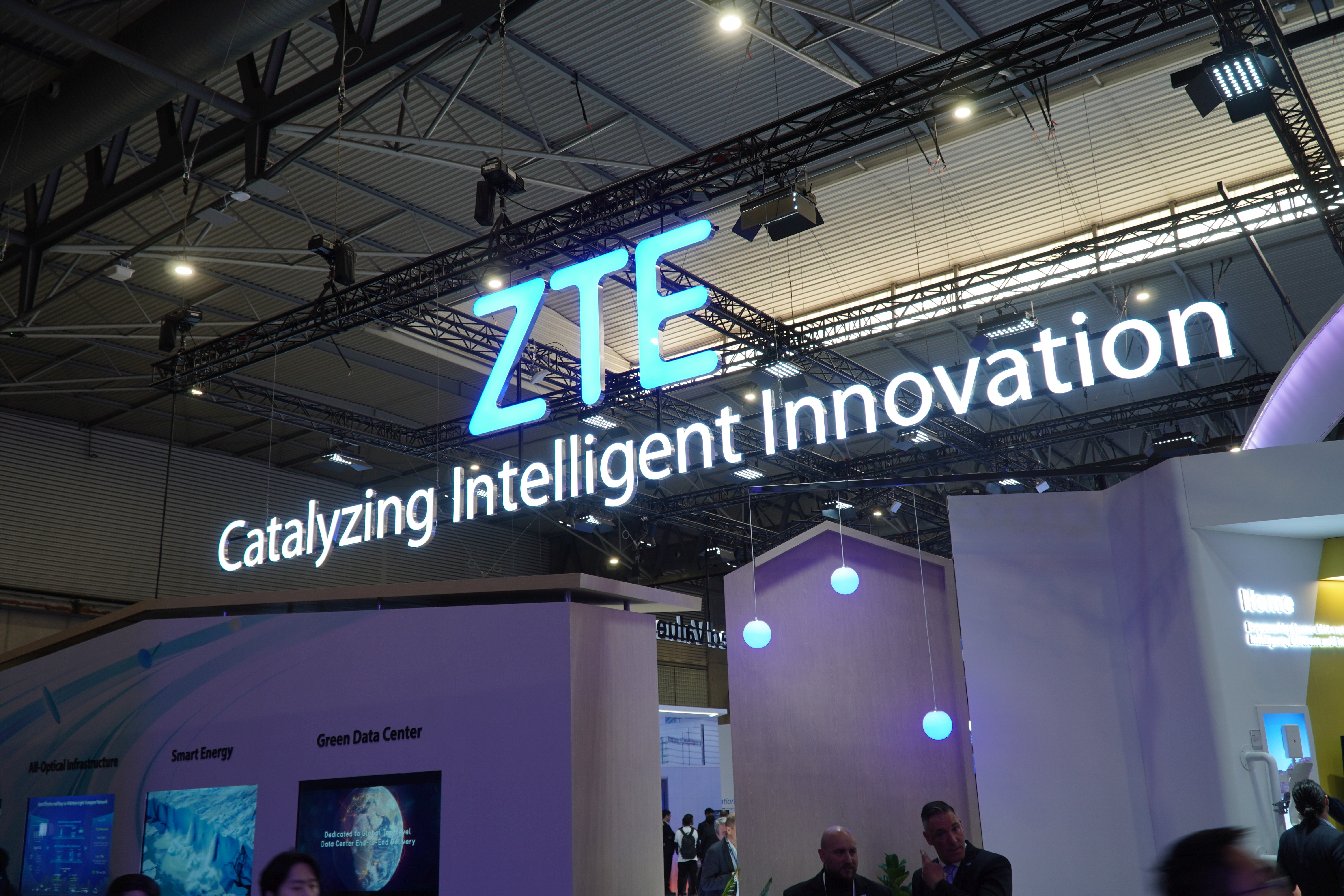 ZTE prezentuje skalowalnych „cyfrowych pracowników” dla przemysłu