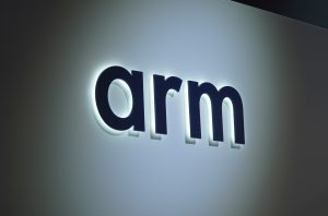 Akcje Arm Holdings spadają po słabszych prognozach finansowych i obawach inwestorów