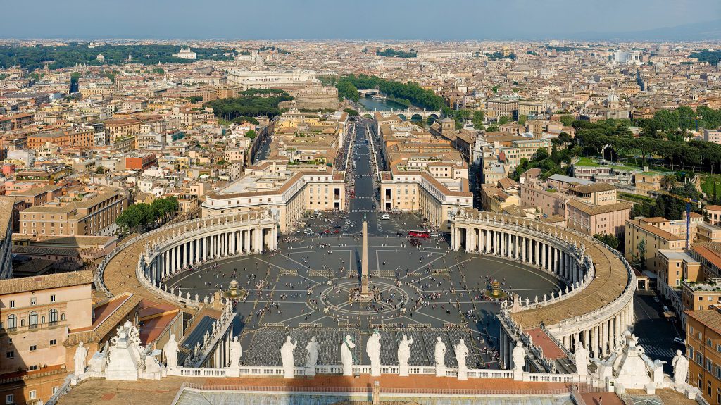 "St Peter's Square, Vatican City - April 2007" by Diliff is licensed under CC BY-SA 3.0.