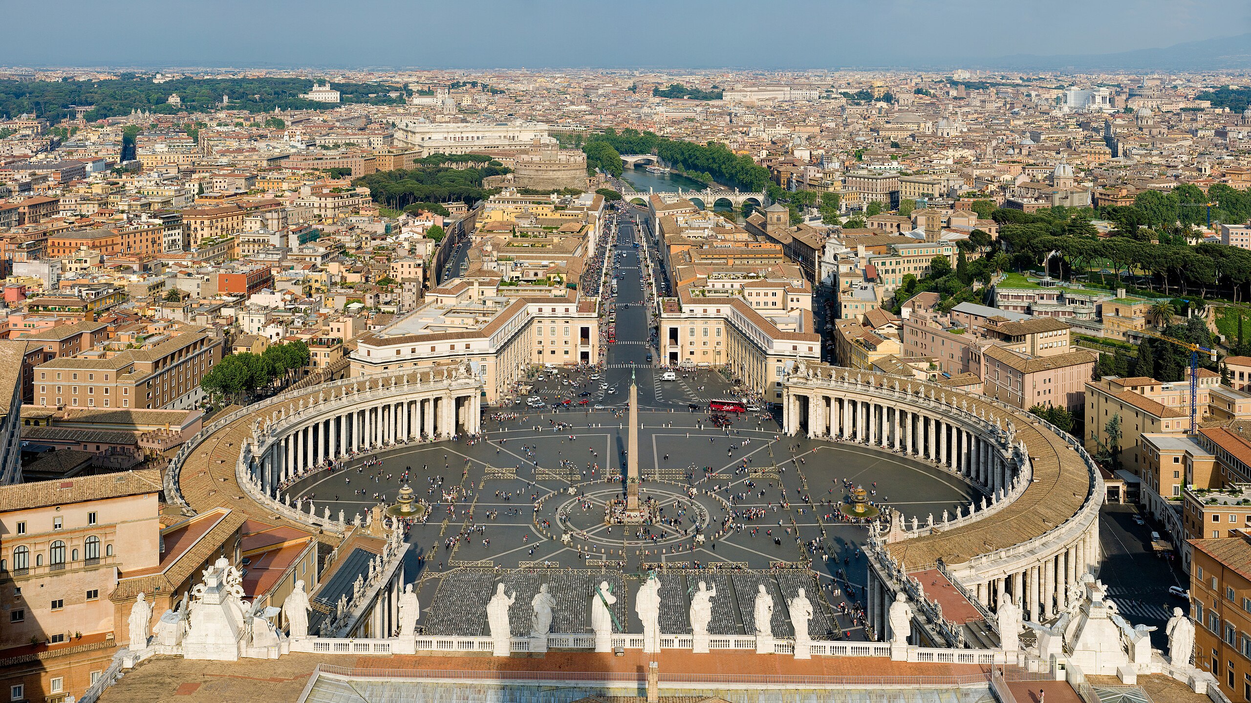 "St Peter's Square, Vatican City - April 2007" by Diliff is licensed under CC BY-SA 3.0.