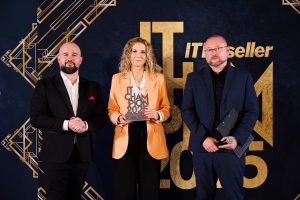 IT Champions 2025: “Uważamy, że naszą misją jest edukacja rynku” – podkreśliła Patrycja Gawarecka, Dyrektor Sprzedaży i Marketingu w AB odbierając nagrody “Szkolenia i Edukacja” dla Centrum Kompetencyjnego AB oraz “Odpowiedzialność Technologiczna i Zrównoważony Rozwój”