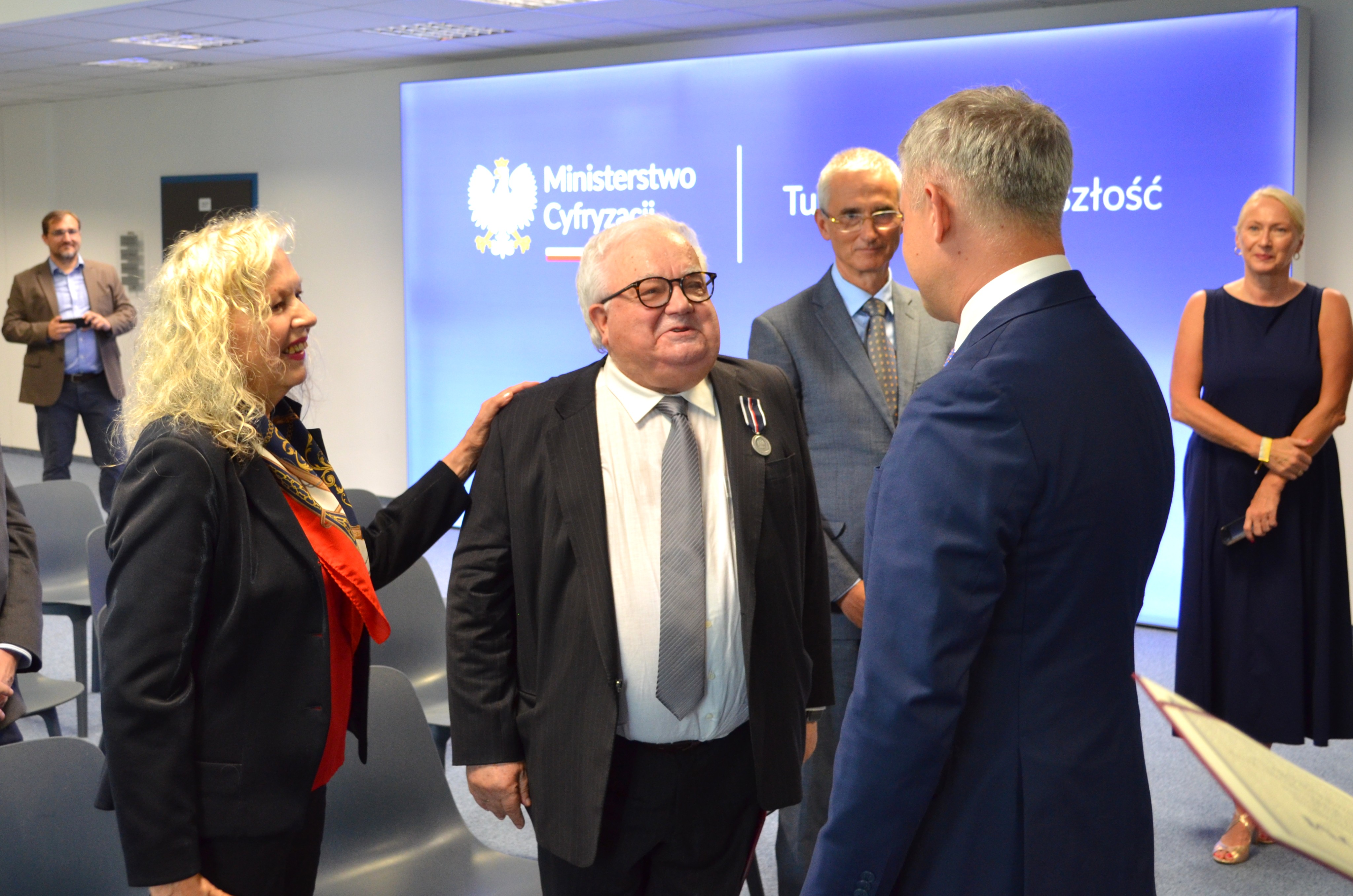 Polscy eksperci wyróżnieni za wkład w metrologię czasu i cyberbezpieczeństwo