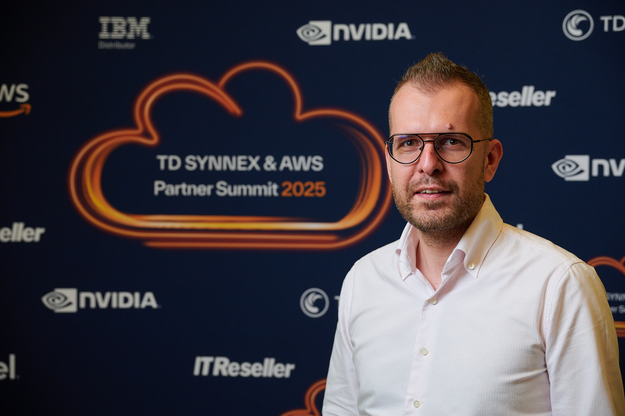 TD SYNNEX & AWS Partner Summit 2025: “Co 2 minuty firmy w Polsce rozpoczynają użycie generatywnej sztucznej inteligencji” – podkreślił Kacper Dąbrowski, AWS