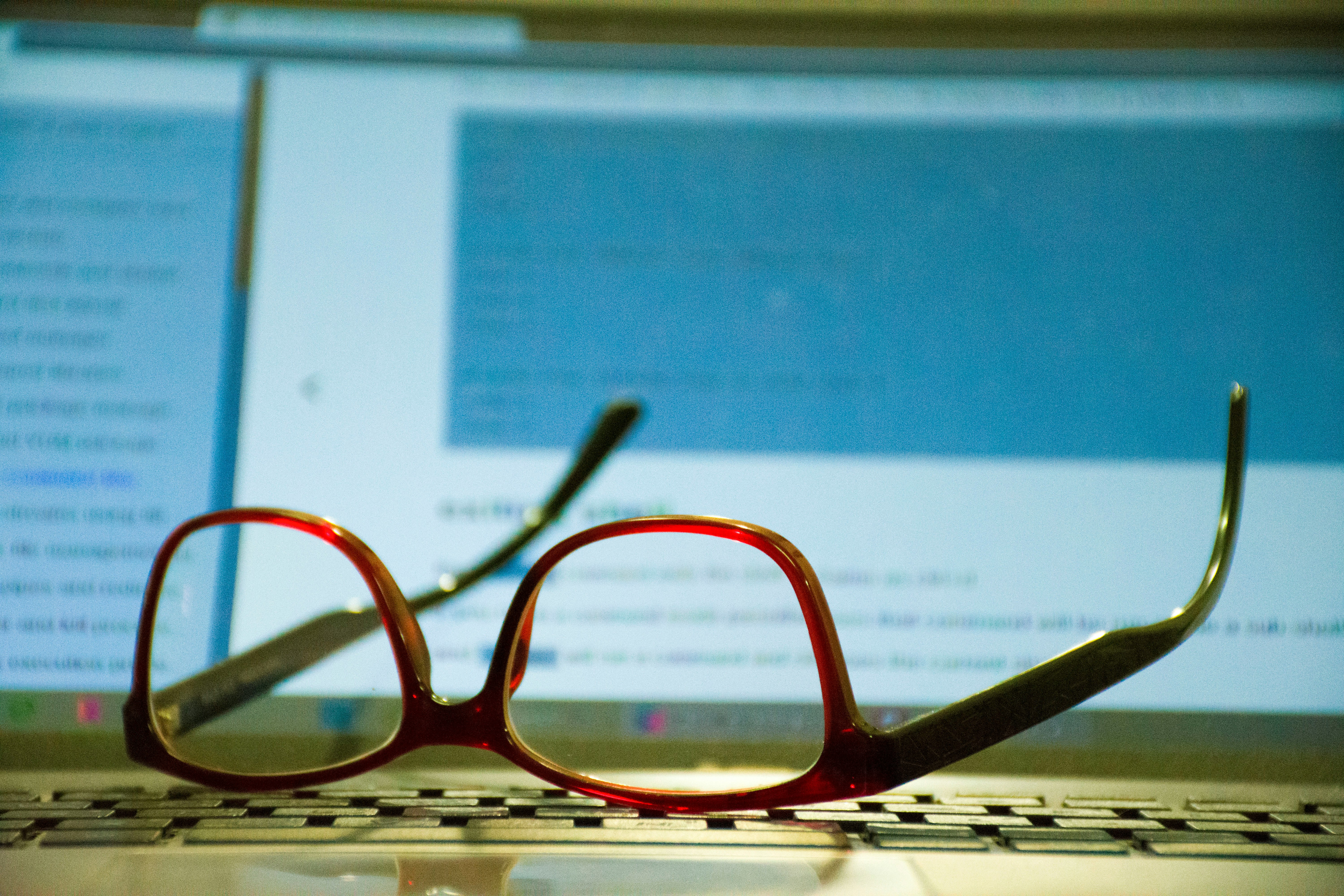 „Laptop dla nauczyciela” na finiszu. Ponad 60 tys. bonów wciąż niewykorzystanych