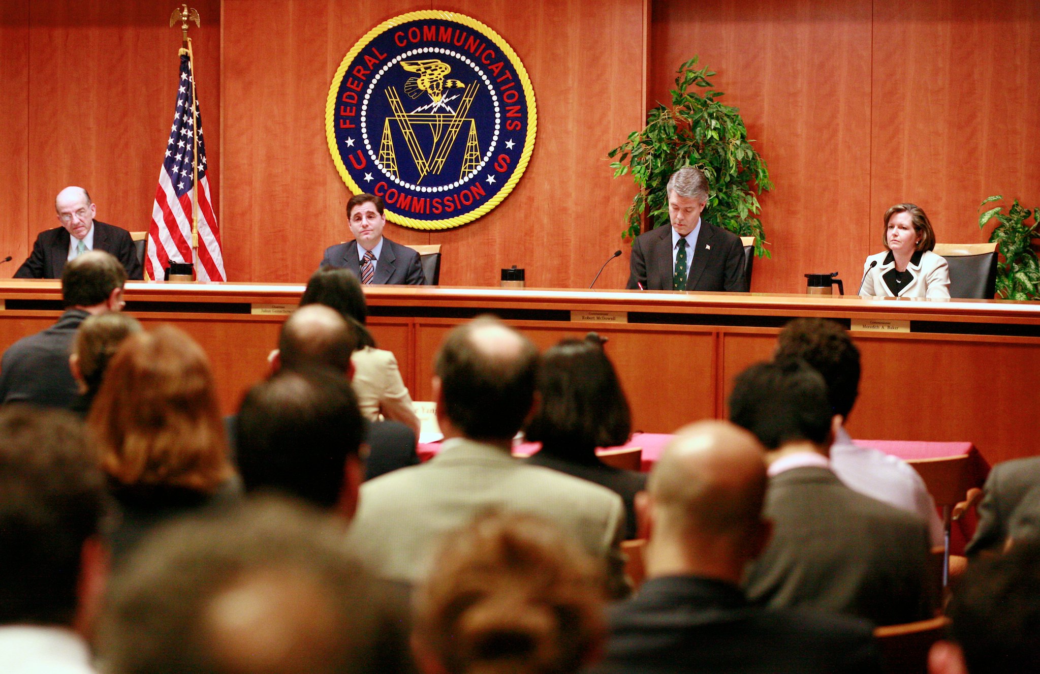 Kolejne chińskie laboratoria tracą akredytację amerykańskiej FCC