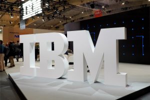 Politechnika Wrocławska i Uniwersytet Łódzki budują nowy model PLLuM ze wsparciem od IBM