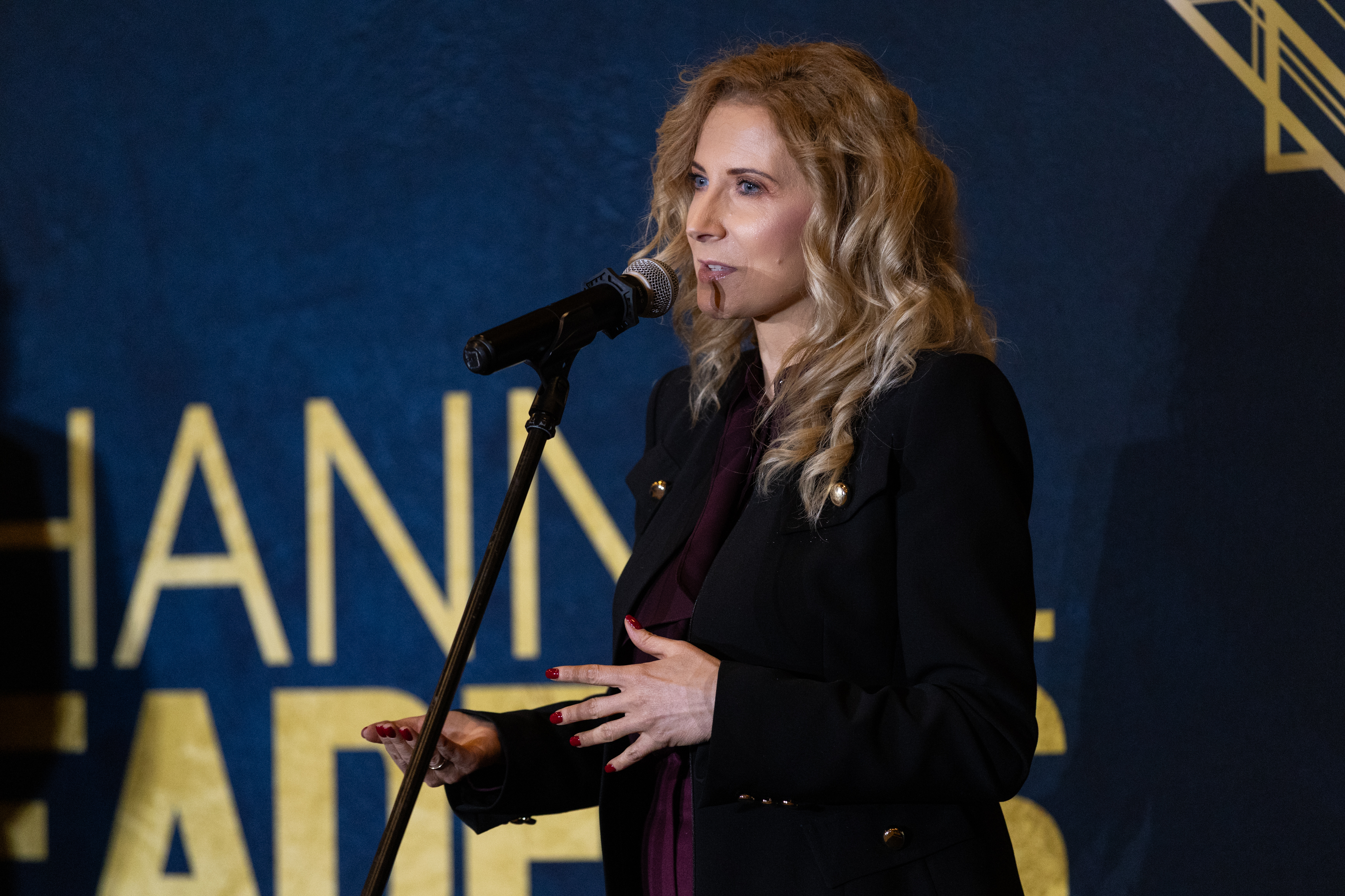 AB z potrójnym zwycięstwem w badaniu Context ChannelWatch 2025