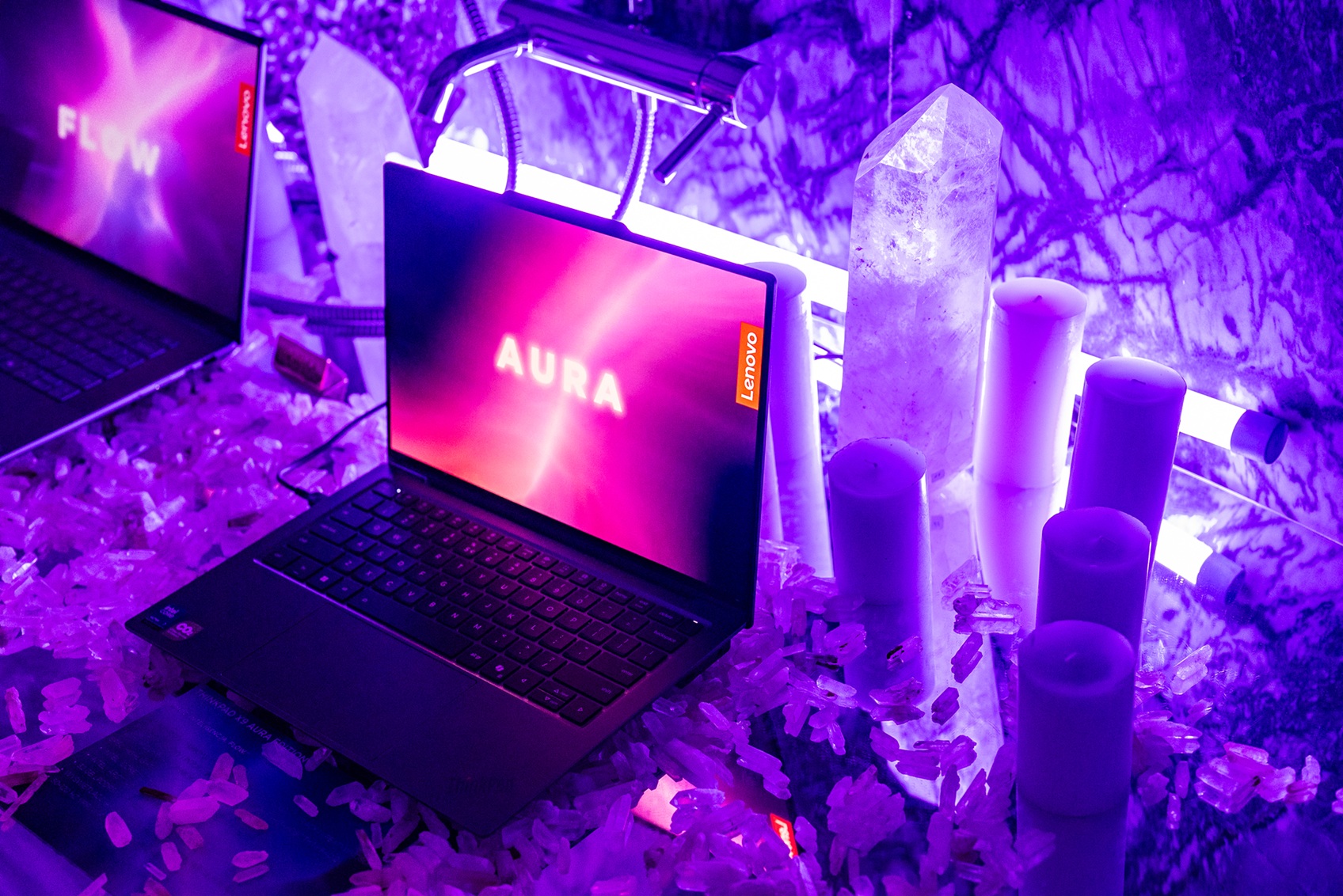 Lenovo stworzyło instalację wizualizującą aurę człowieka. W Warszawie AI spotkało się ze sztuką