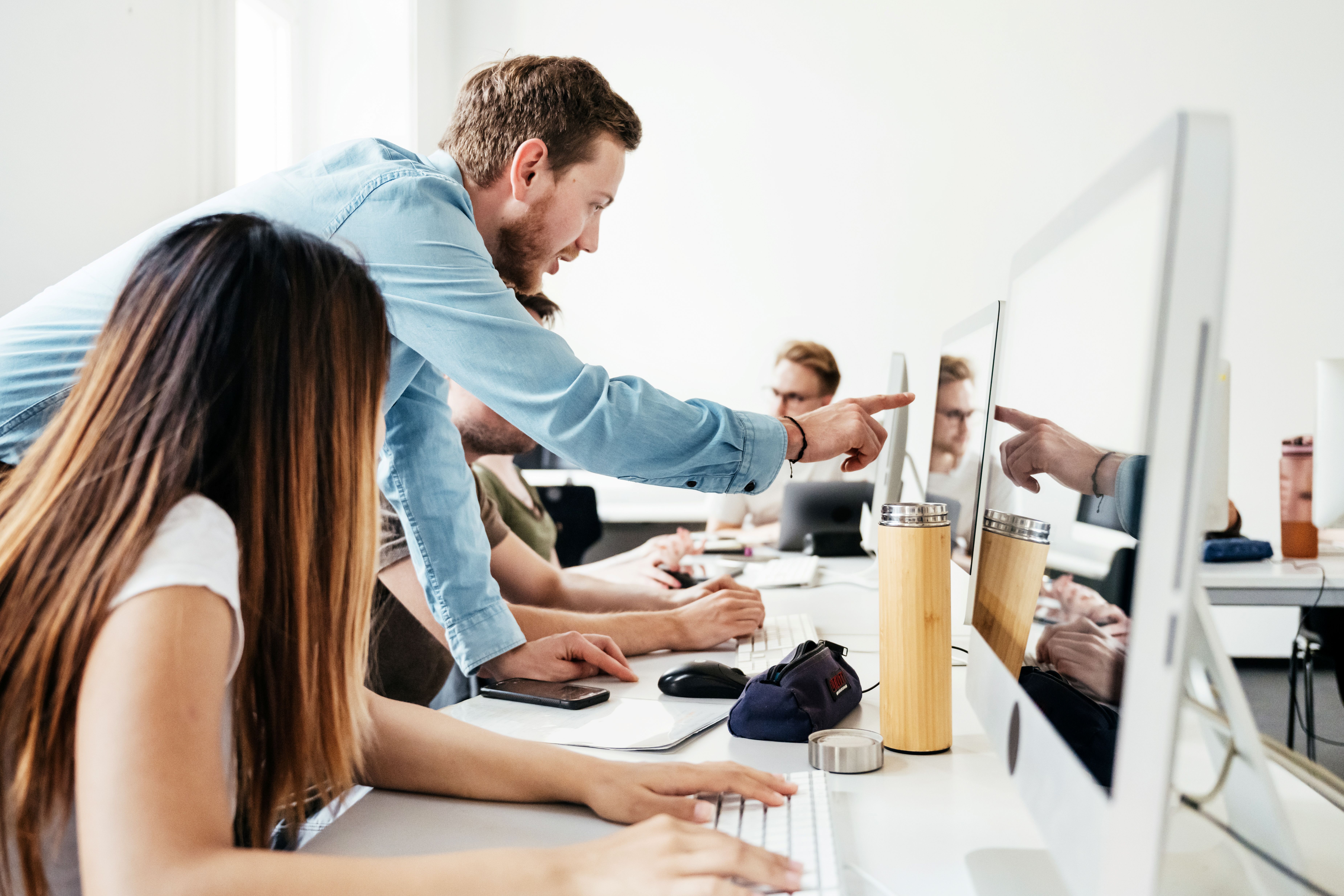 Raport SAS: GenAI rewolucjonizuje marketing, a aż 93% CMO potwierdza realne korzyści biznesowe