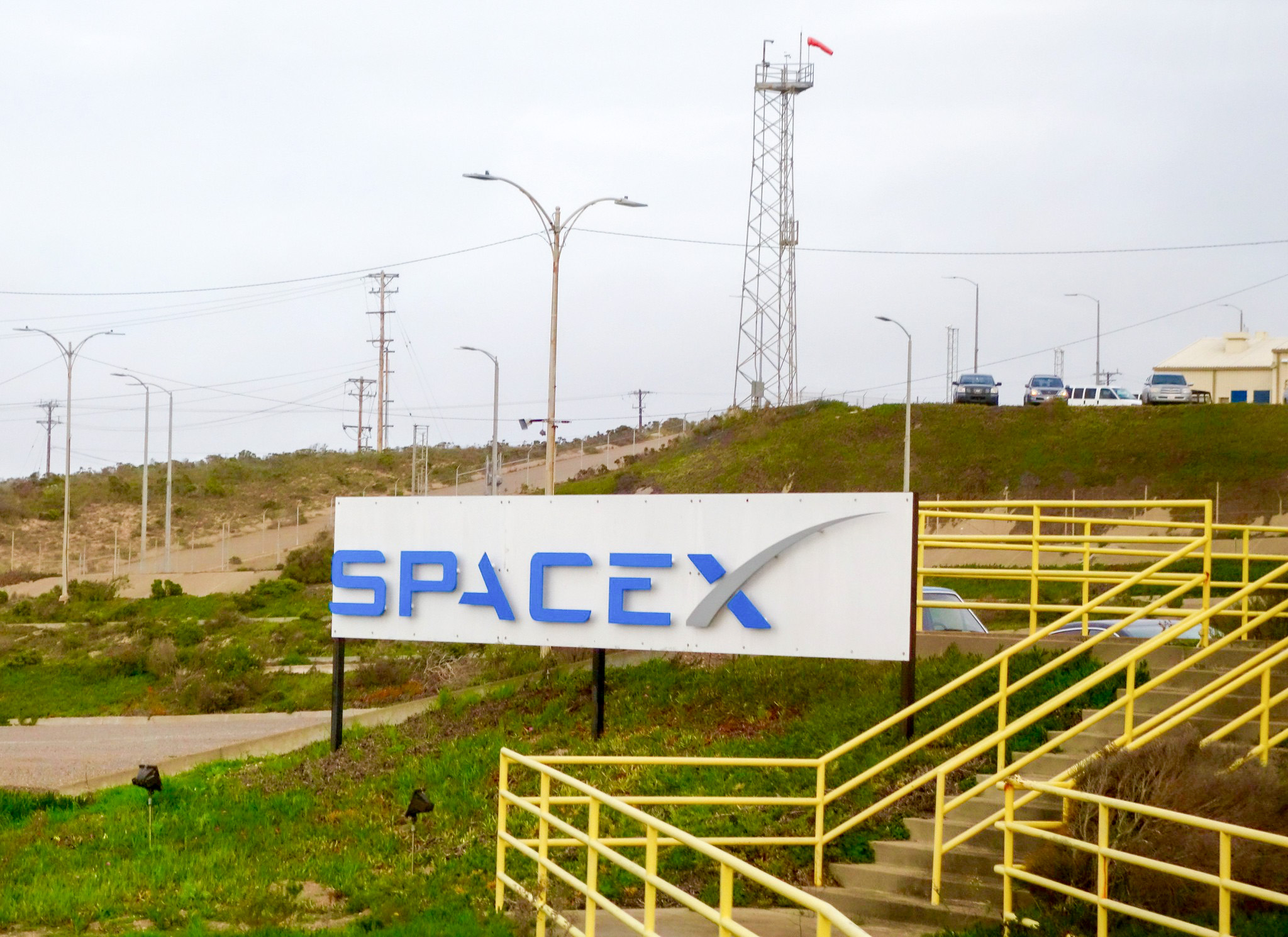 SpaceX kupuje licencję na korzystanie z częstotliwości 5G od EchoStar – transakcja opiewa na 17 mld USD