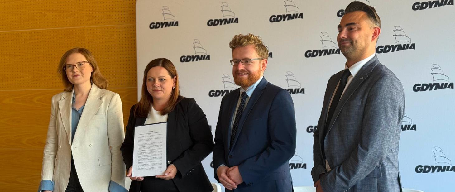 Gdynia uruchamia pilotaż PLLuM, polski model AI wesprze urząd i mieszkańców