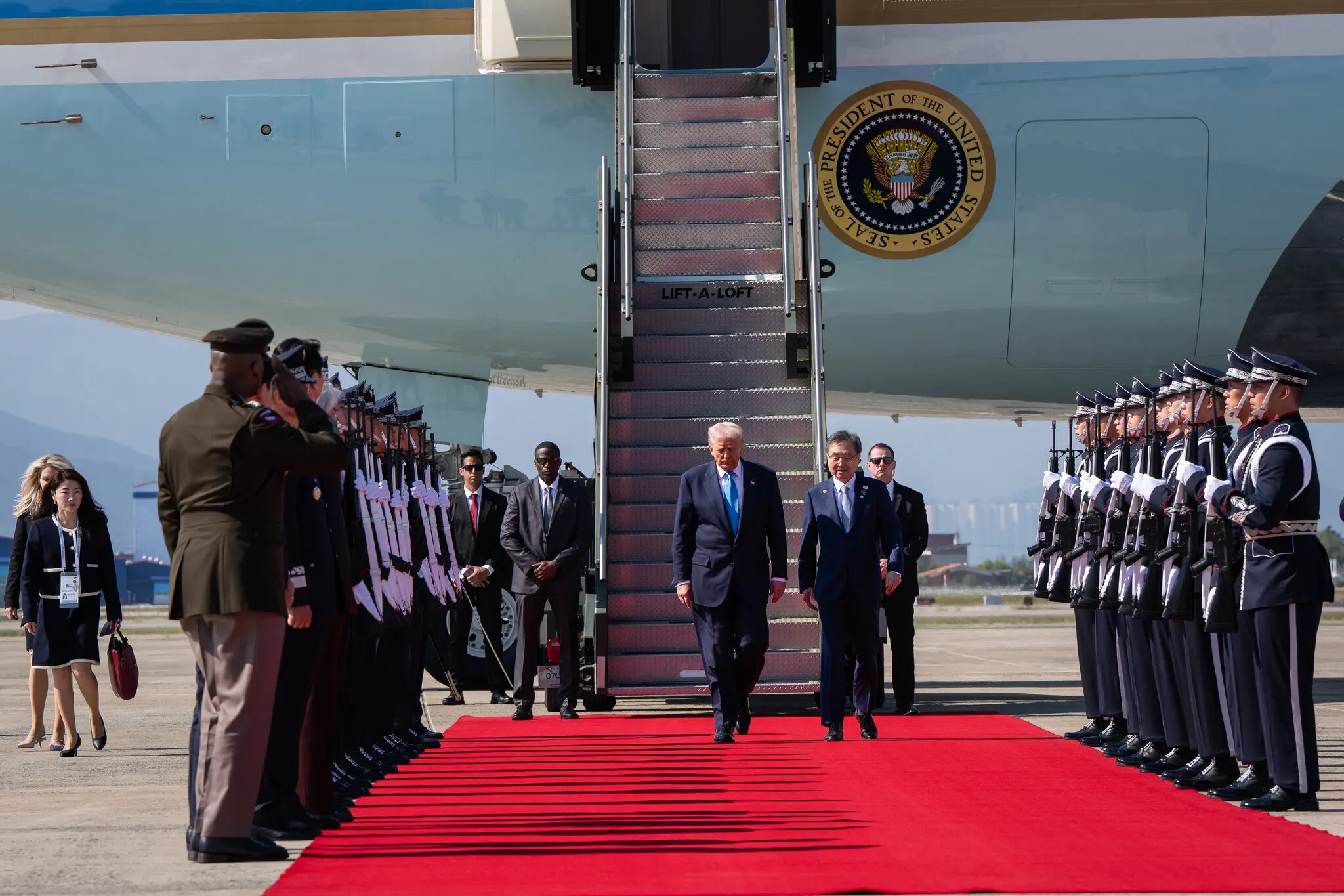 Spotkanie na linii USA-Chiny: obniżka ceł, ale co z eksportem procesorów AI?