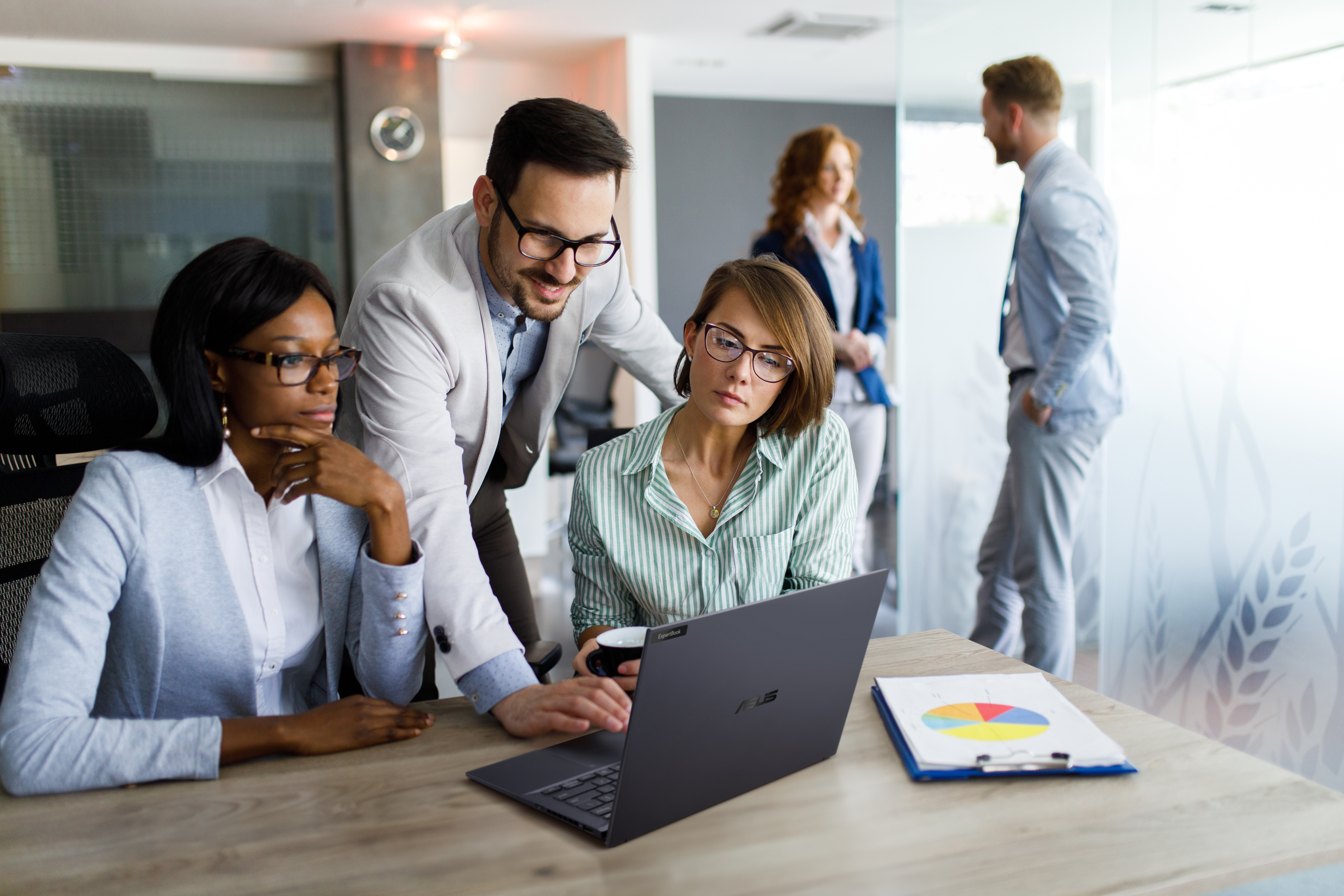 ASUS ExpertBook B9 OLED – ultralekki laptop biznesowy z najwyższej półki