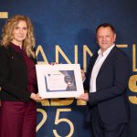 AB z potrójnym zwycięstwem w badaniu Context ChannelWatch 2025