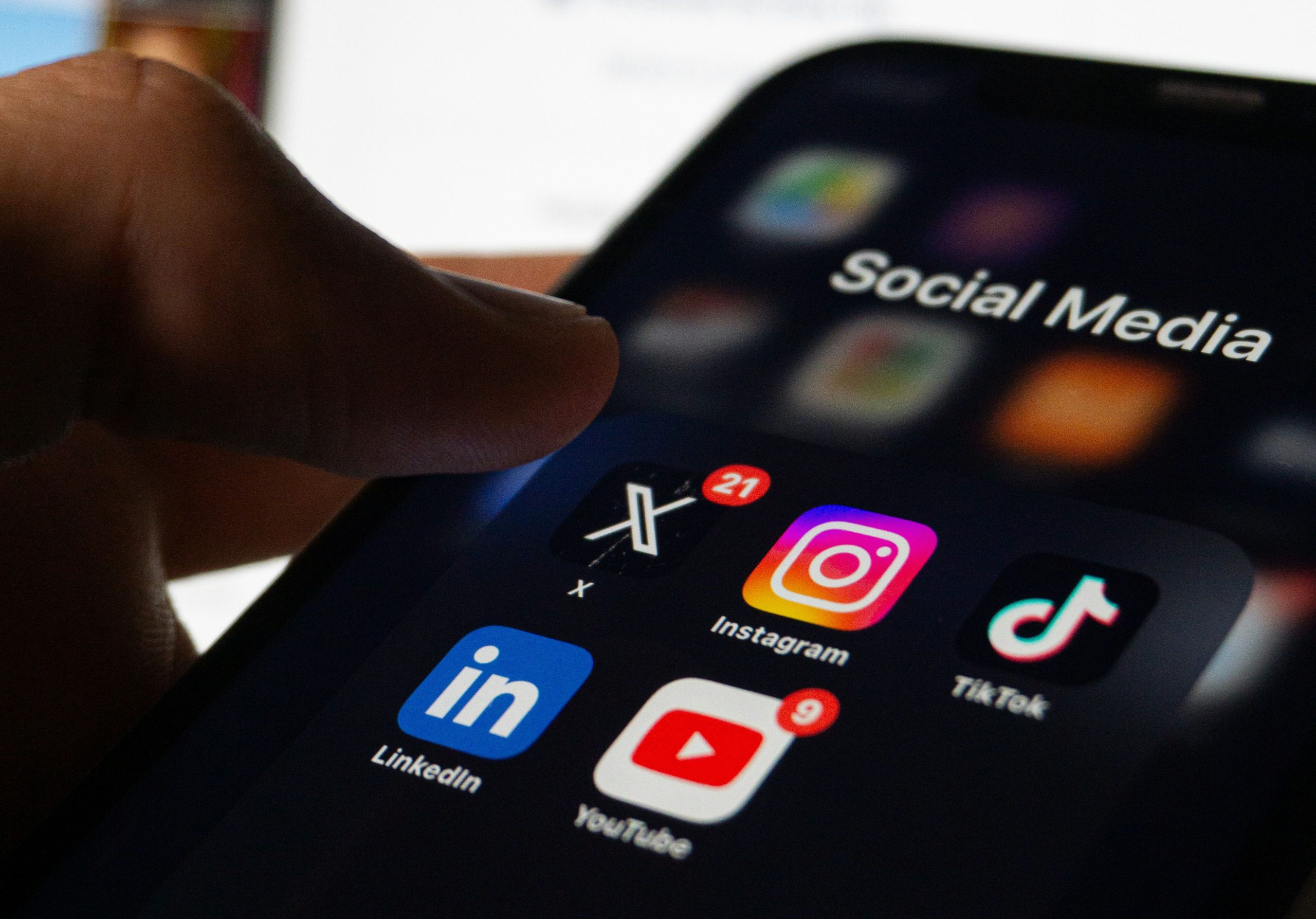 Komisja Europejska oskarża Meta i TikToka o naruszenie przepisów DSA