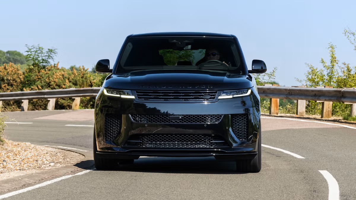 Cyberatak sparaliżował Jaguar Land Rover. Miesiąc przestoju i miliardowe straty brytyjskiego giganta