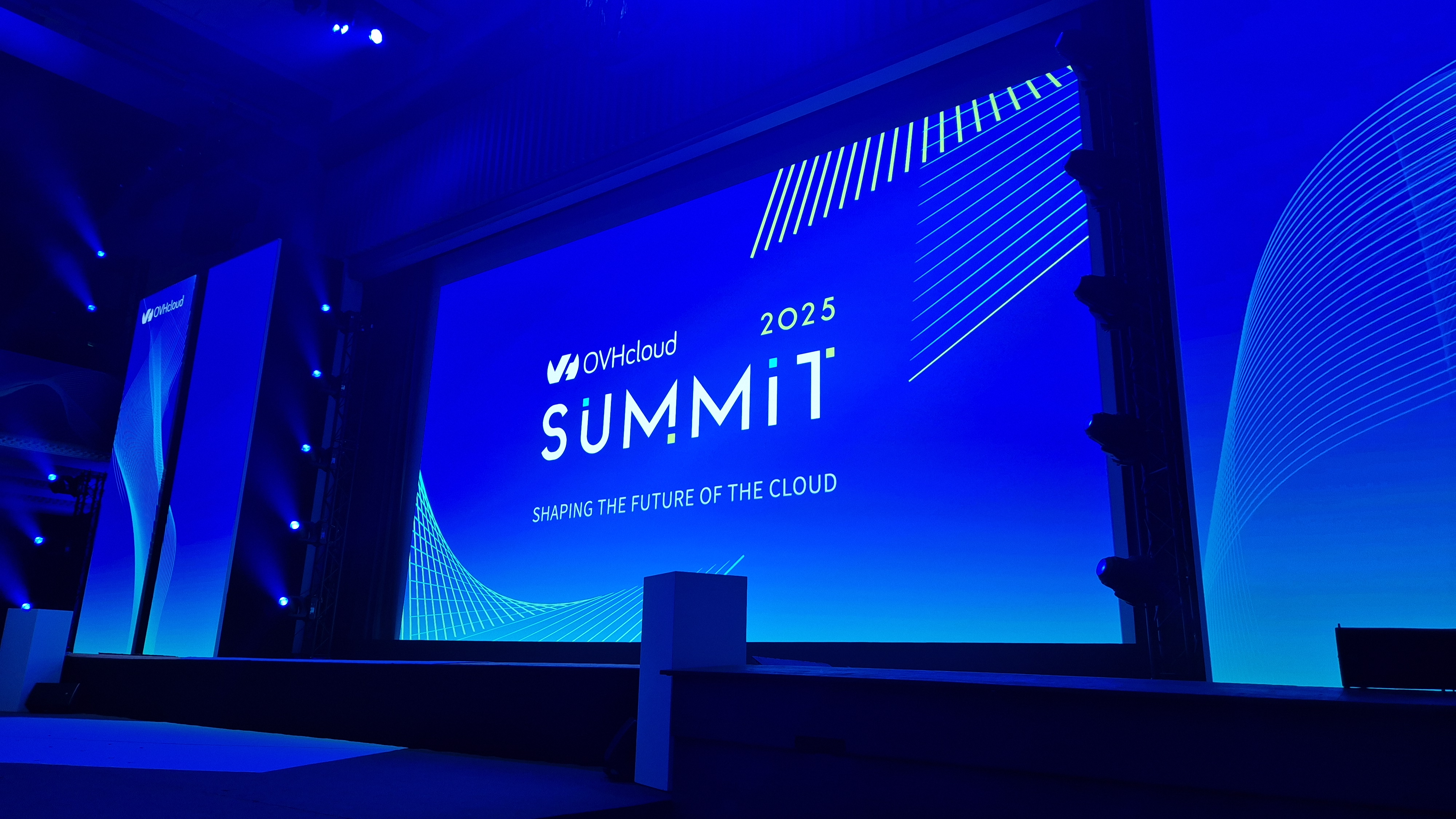 OVHcloud Summit 2025: cyfrowe bliźniaki, agenci AI i Quantum-as-a-Service