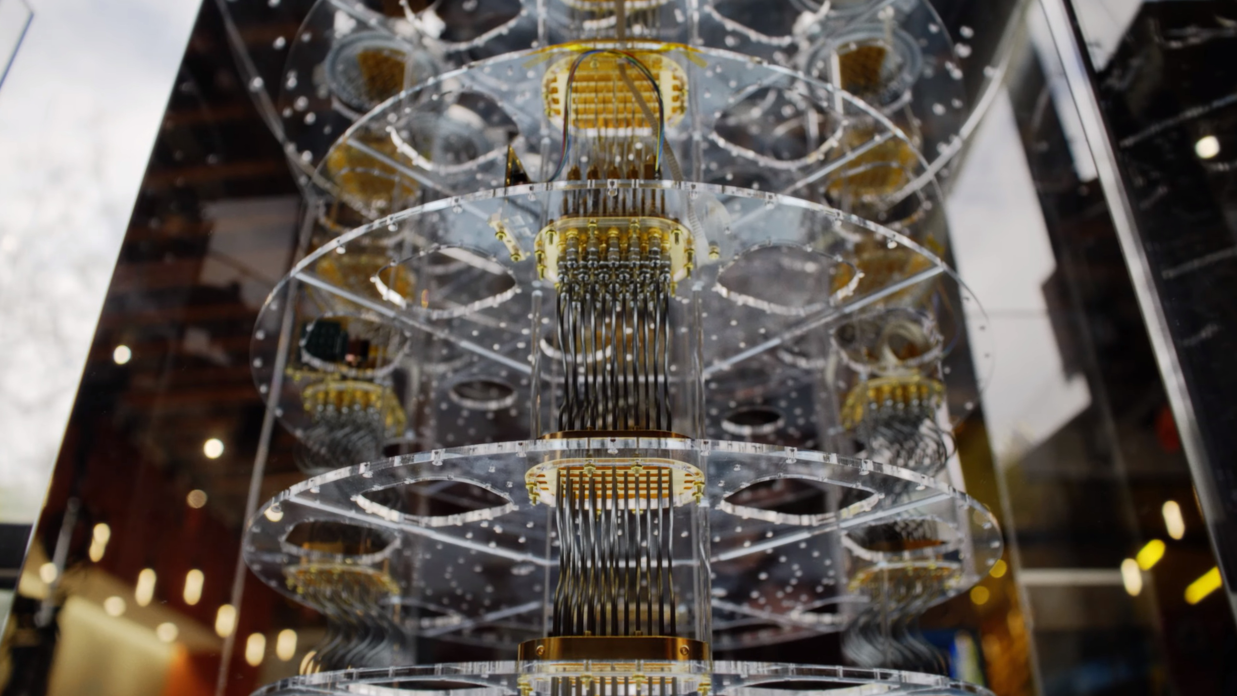 Google, Microsoft i laureaci Nagrody Nobla w jednym filmie. “Our Quantum Future” ma wyjaśnić, o co w tym wszystkim chodzi