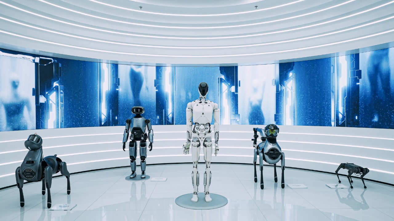 Roboty, robotaksówki i chipy AI: Xpeng idzie śladem Tesli, ale szybciej