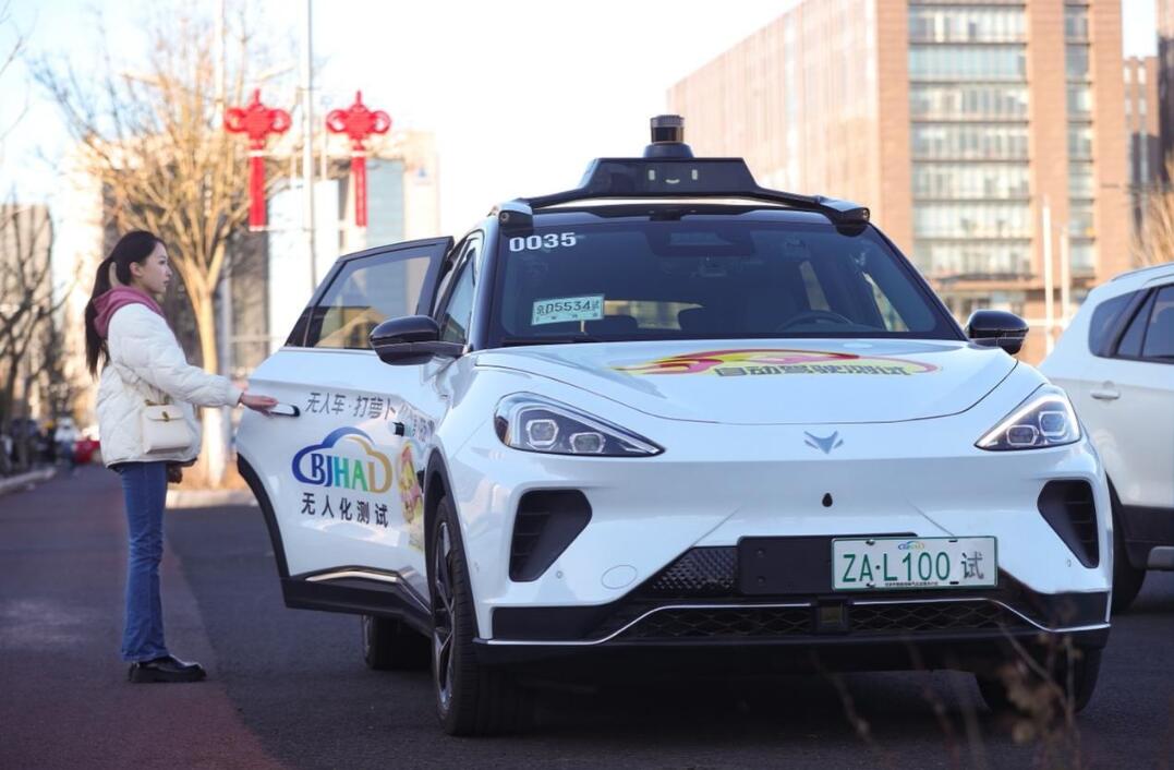 Uber i Lyft wprowadzają autonomiczne taksówki na ulice Londynu, a pojazdy dostarczy Baidu