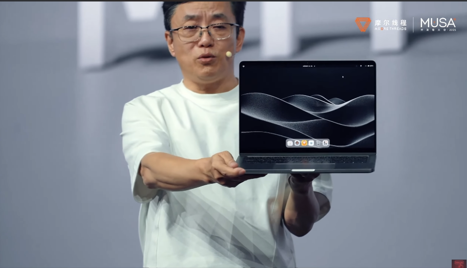 Moore Threads MTT AIBOOK