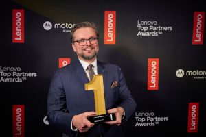 Lenovo Top Partners Awards 2025: “Wygrywamy tym, że jesteśmy blisko naszych klientów, mamy ich zaufanie” – przyznaje Paweł Kwidziński, Delkom
