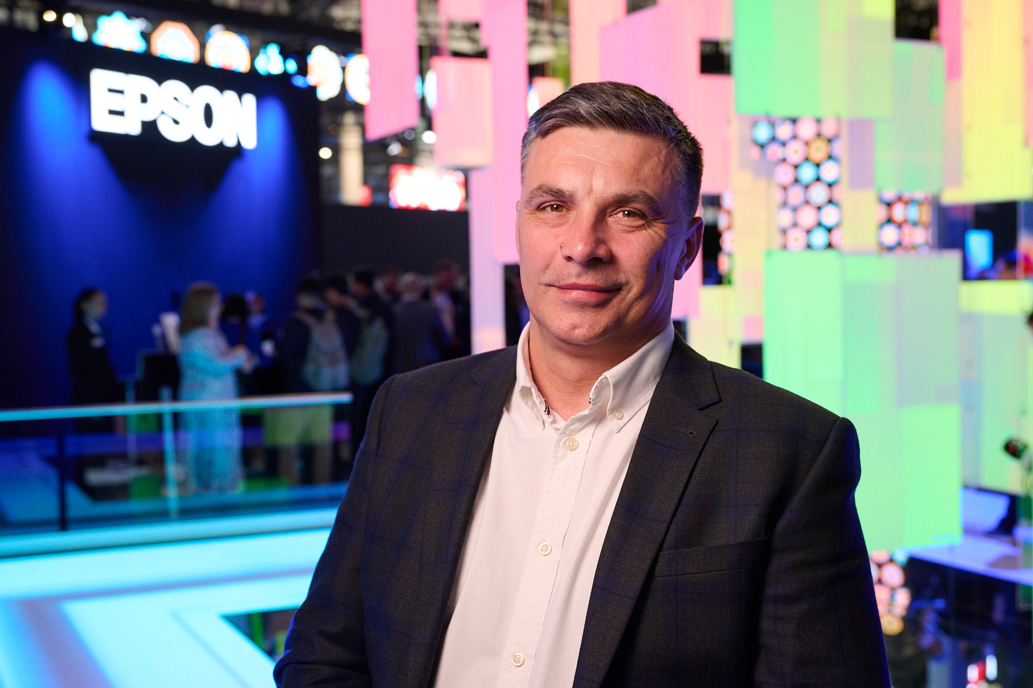 ISE 2026: „Nieskończone możliwości projekcji” – Andrzej Bieniek o przełomowych premierach Epson w Barcelonie
