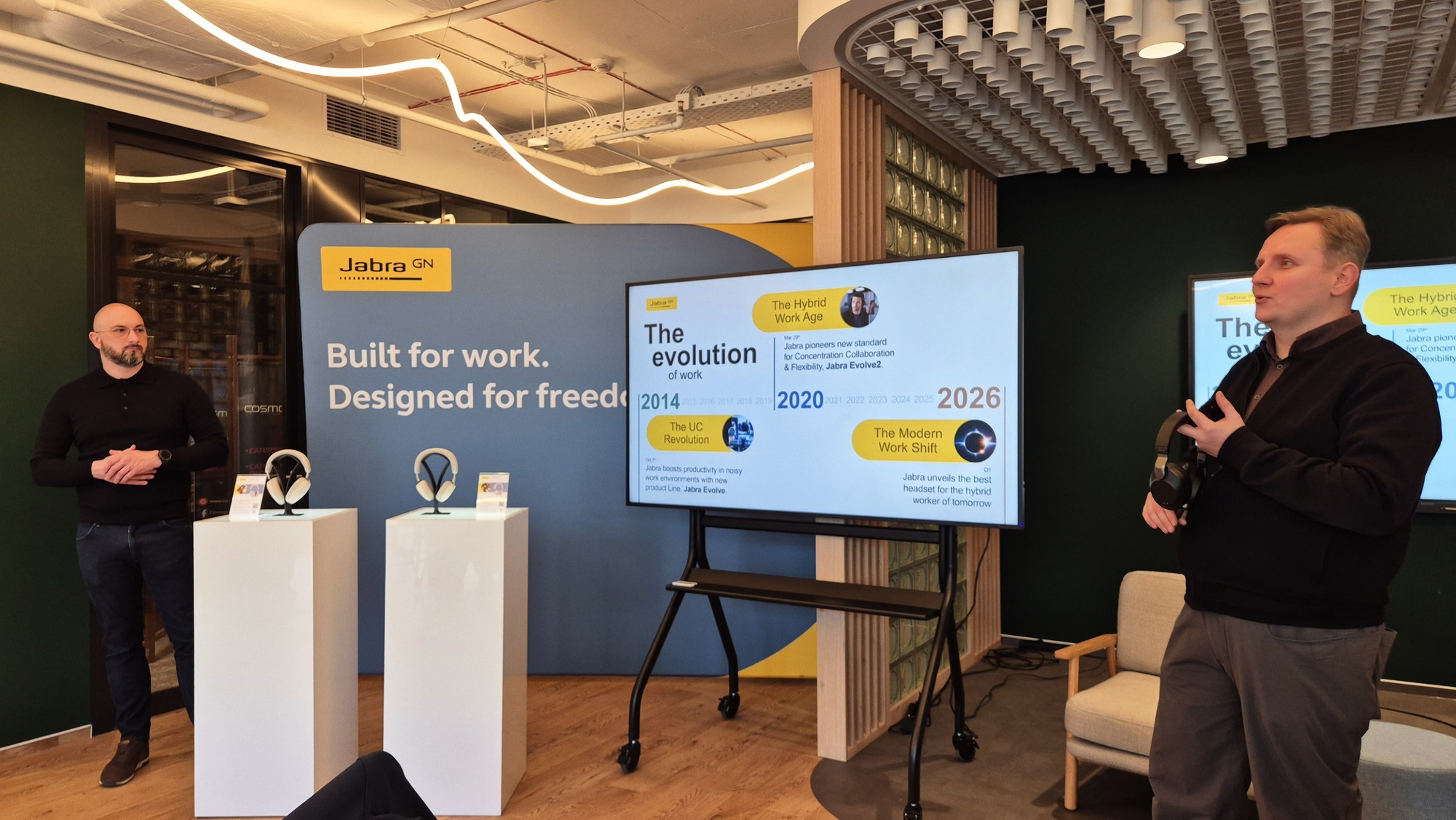 Koniec ery mikrofonu na pałąku. Jabra Evolve3 75 i 85 redefiniują pracę z dowolnego miejsca