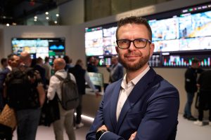 ISE 2026: „E-Paper wprowadzamy jako pełnoprawne wyświetlacze. Nowe rozmiary pozwalają jeszcze lepiej odpowiadać na potrzeby rynku” – Grzegorz Nowicki, Samsung Electronics