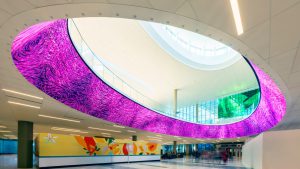 Futurystyczna instalacja LED w sercu Teksasu. Nanolumens i Ford AV pokazały system „Oculus”