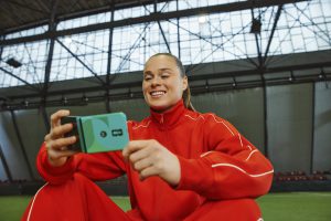 Motorola i Ewa Pajor ogłaszają dwuletnią współpracę w ramach kampanii Graj po swoje