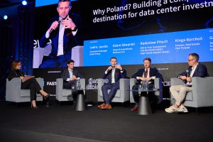 Inwestycyjny maraton w sektorze danych. Priorytety dla polskiego rynku wyłonione podczas debaty Schneider Electric