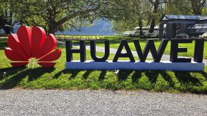 Huawei rozwija współpracę biznesową w Europie: Miliony dolarów na marketing i tysiące inżynierów do przeszkolenia